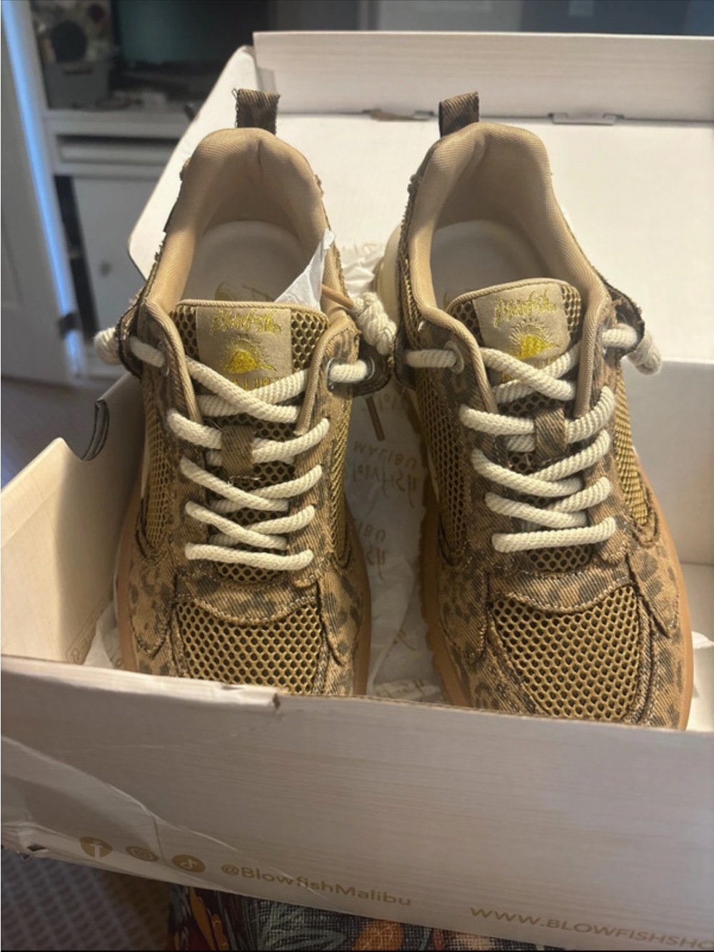 Blowfish Beige-Tan
Slip on, no tie sneakers
Leopard Print